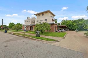 featured image of 213 N Houston Ave