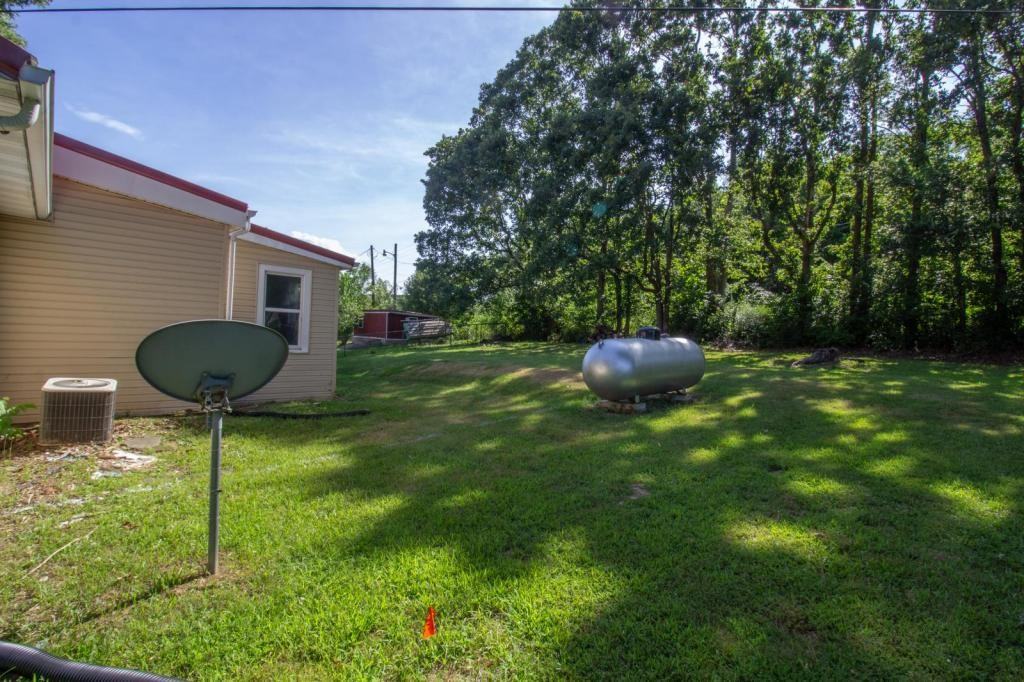 203 Summit Ave - Photo 3 of 17