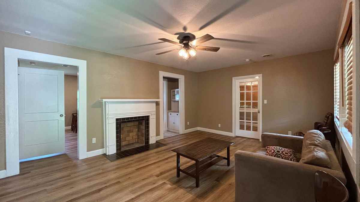 626 W Main St - Photo 3 of 19