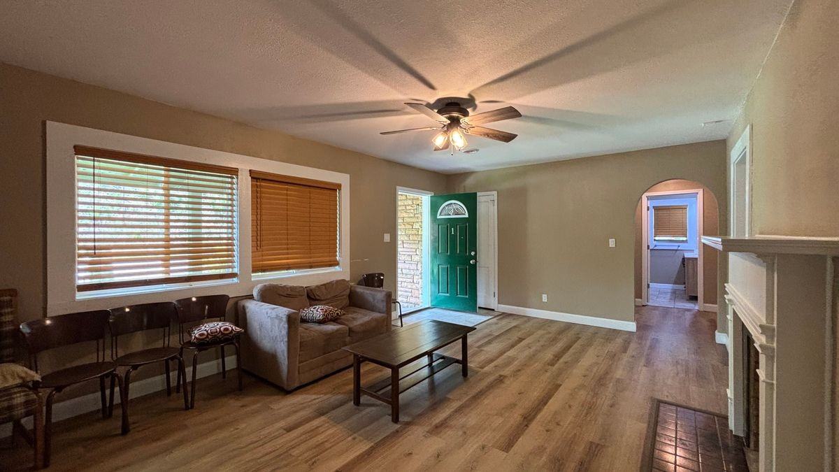 626 W Main St - Photo 4 of 19