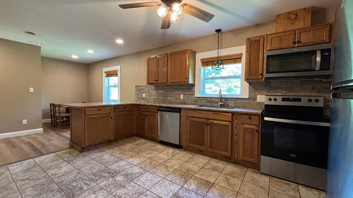 626 W Main St - Photo 7 of 19