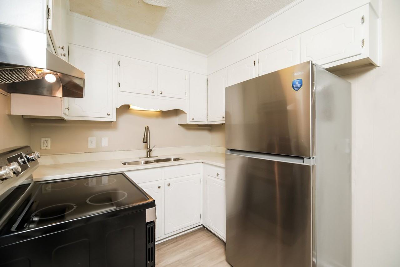 1 bed/1 bath ~ Move-in Today! - Photo 2 of 17