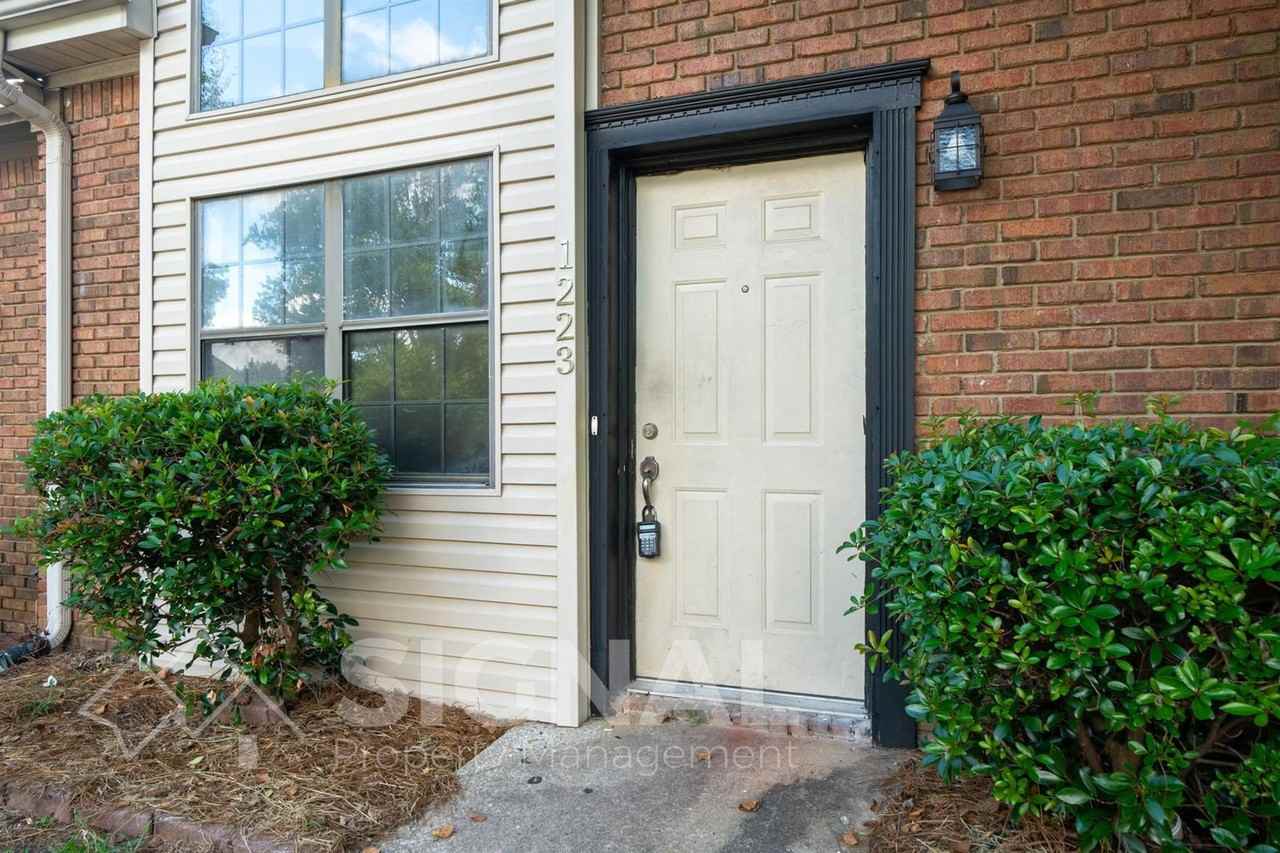 1223 Magnolia Pl - Photo 4 of 24