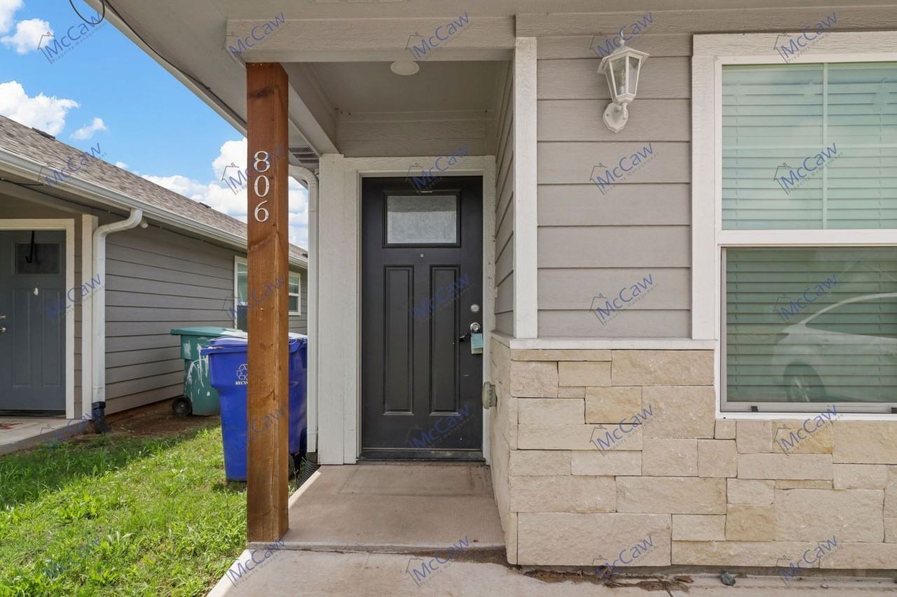 806 N Broughton St #806 - Photo 2 of 17