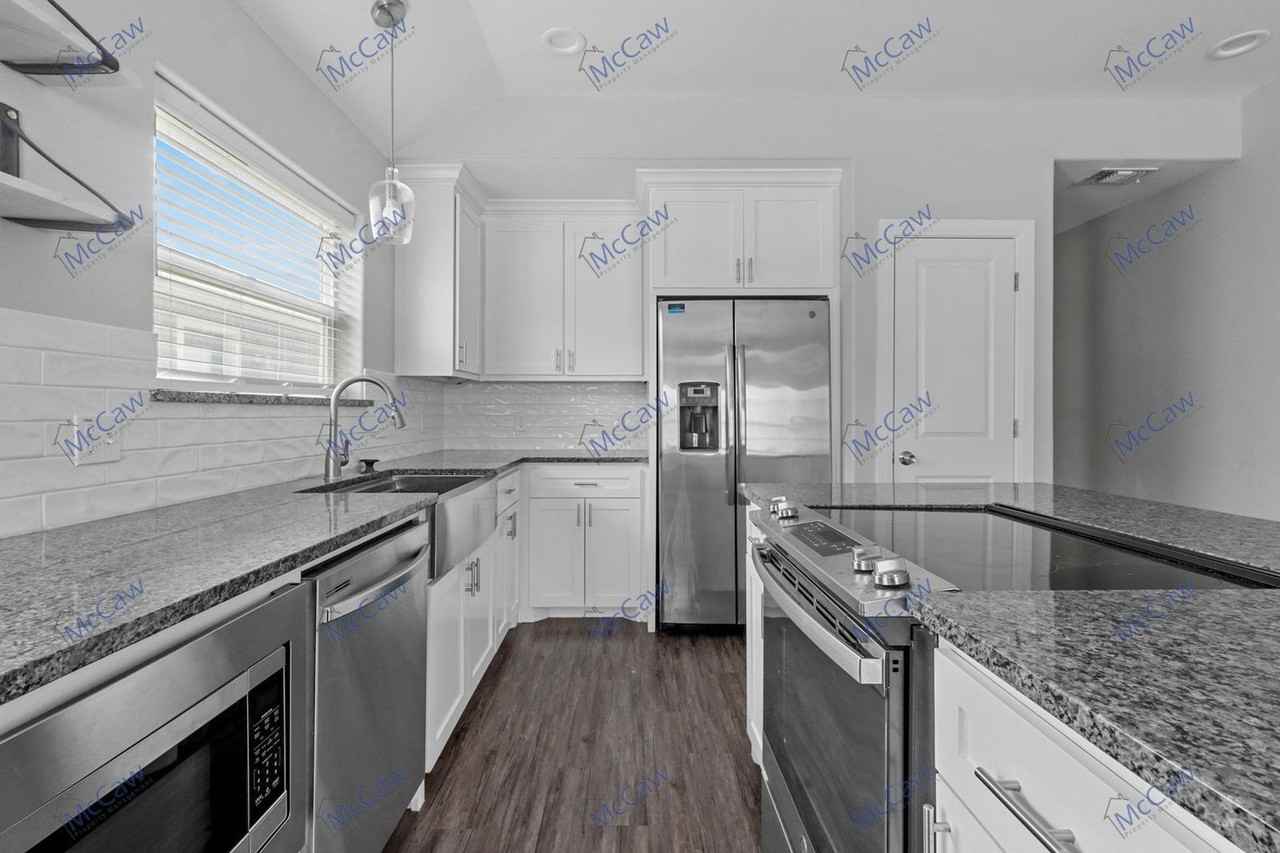 806 N Broughton St #806 - Photo 6 of 17