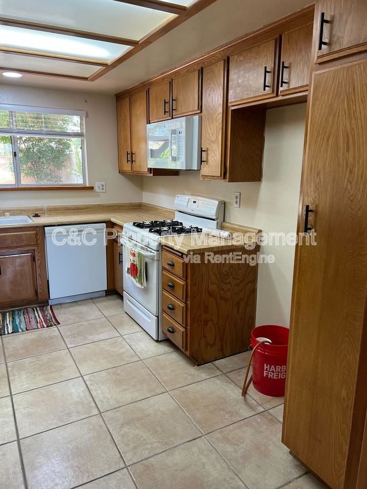 1767 Cooper St - Photo 3 of 16