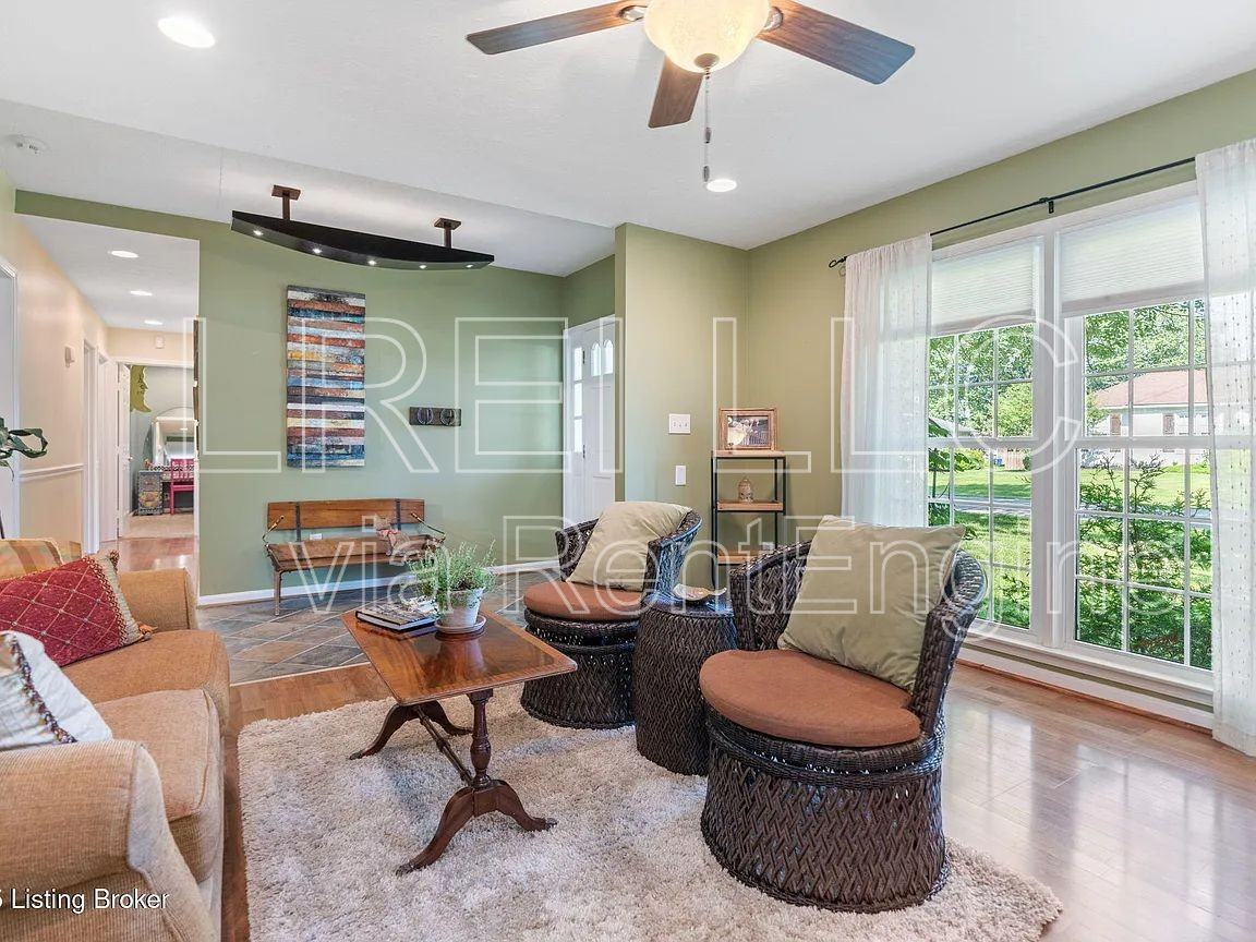 12100 Maplewood Rd - Photo 7 of 50