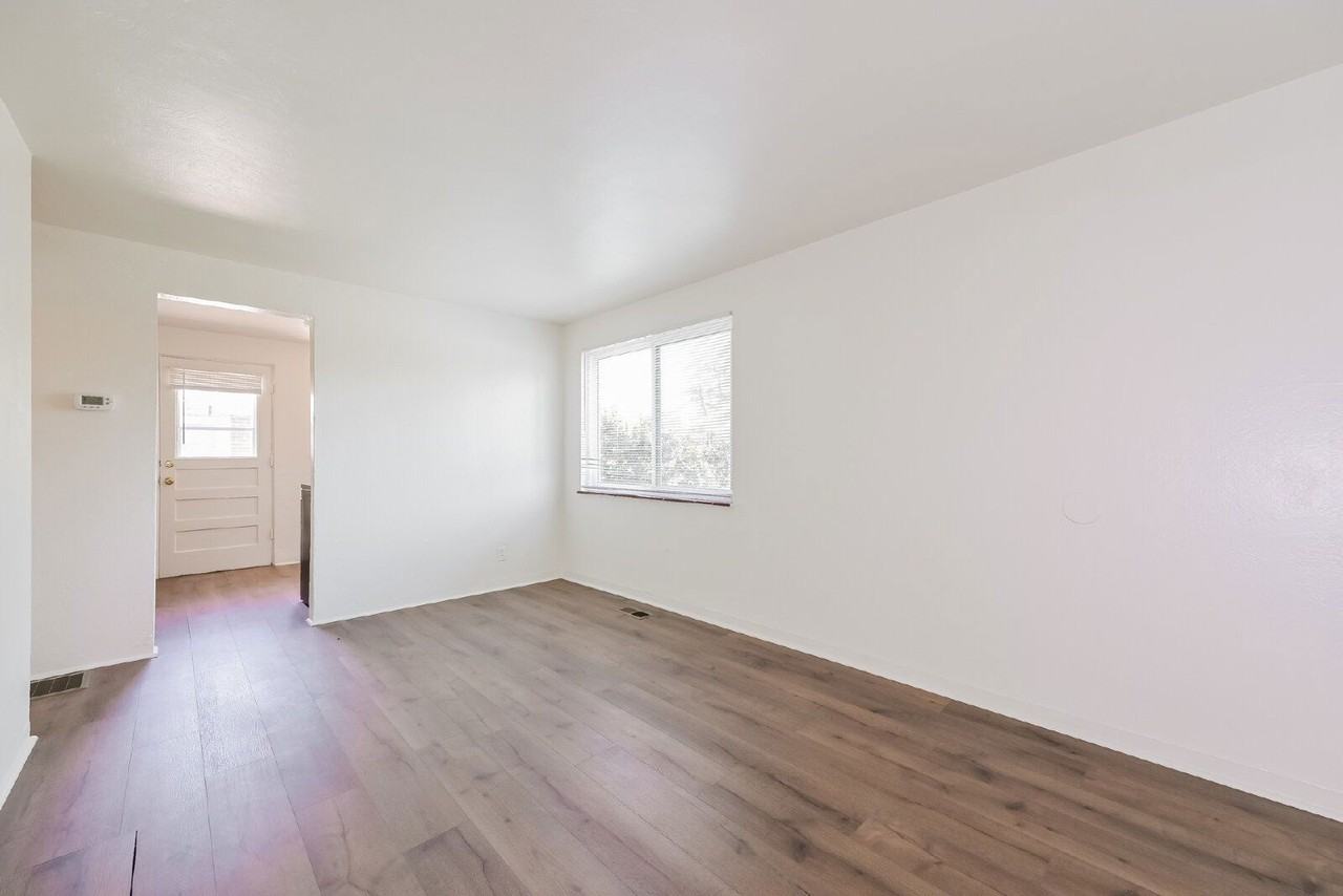 9295 E 14th Ave - Photo 5 of 16