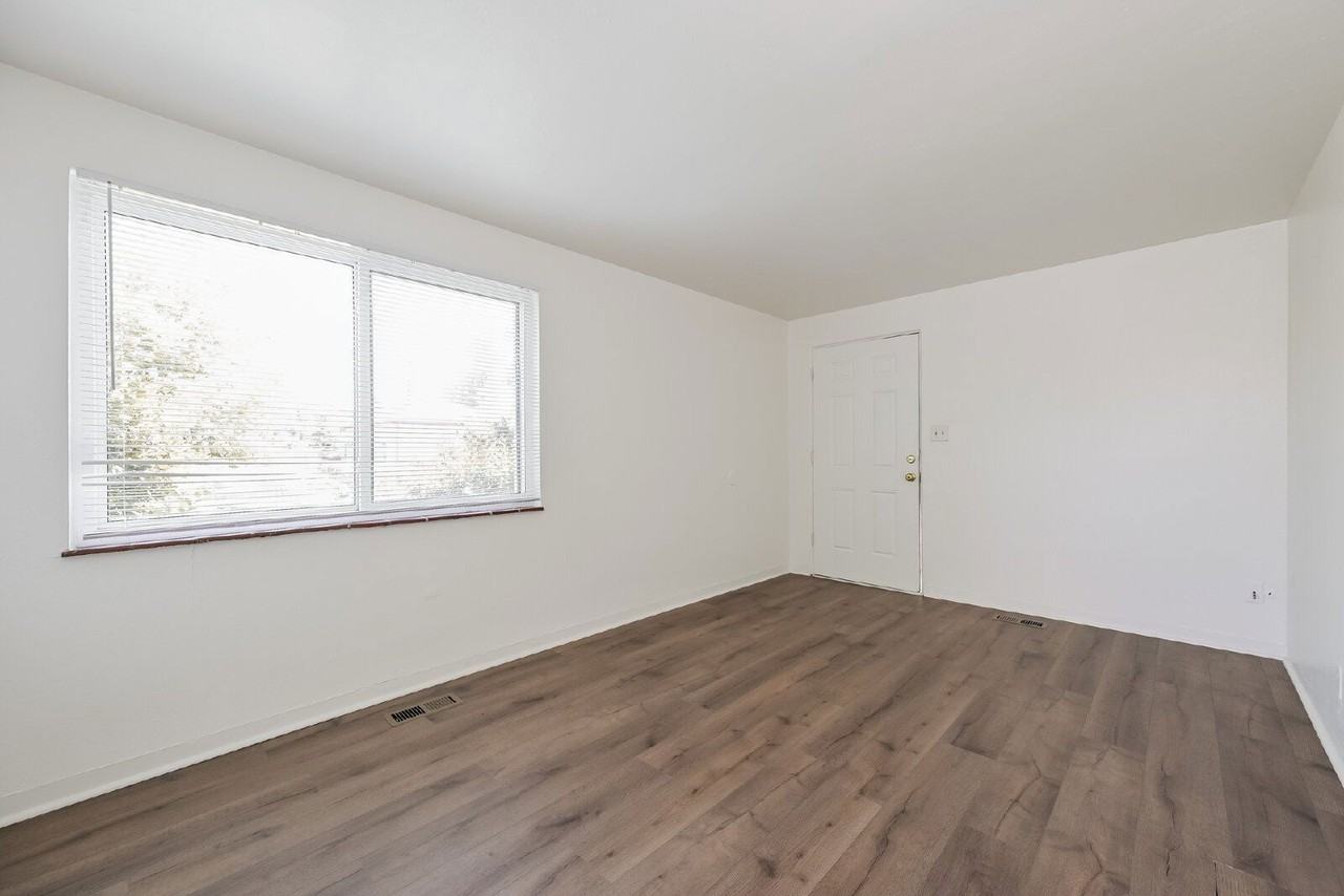 9295 E 14th Ave - Photo 6 of 16