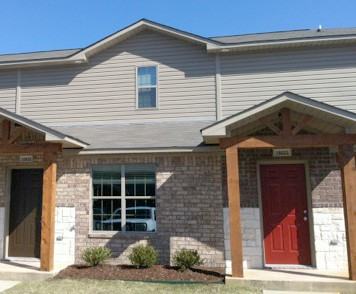 18027 Loring Ln - Photo 2 of 21