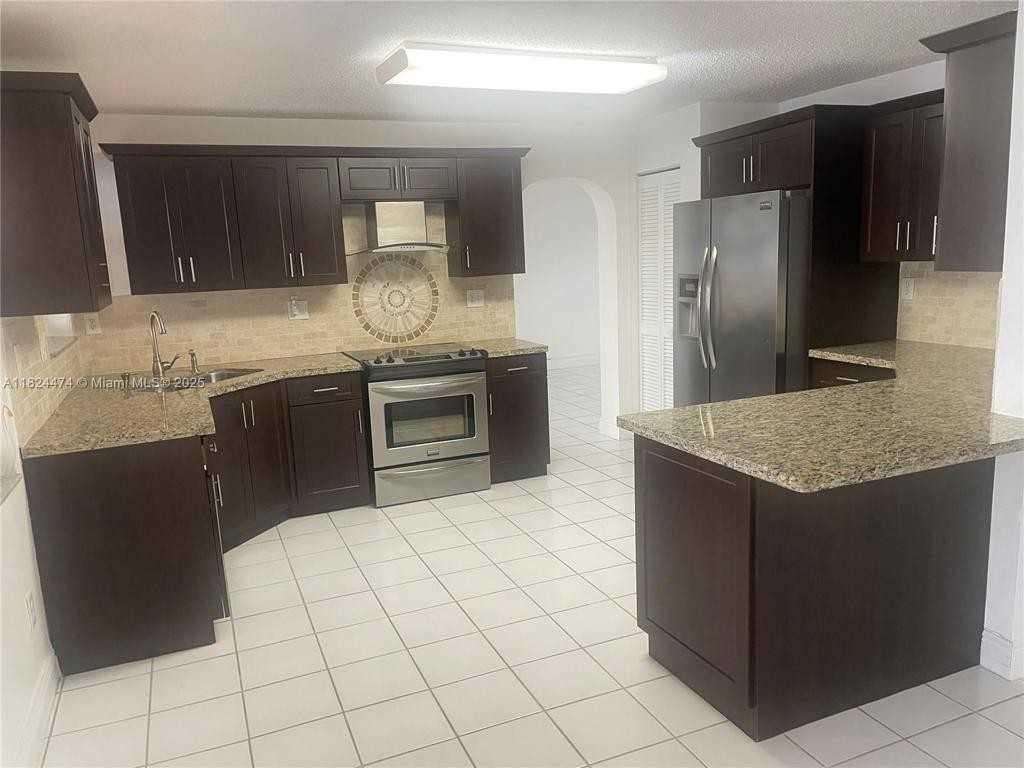 16852 Sw 148th Ave - Photo 3 of 10