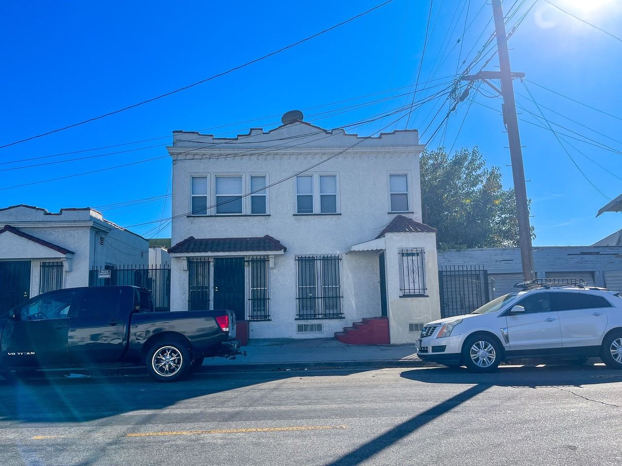 1450 W 39th St - Photo 2 of 38