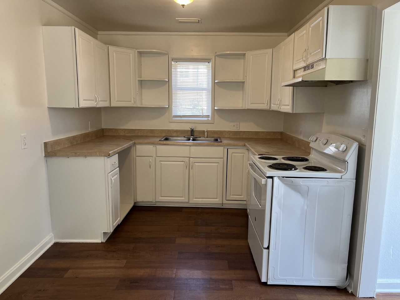 413 S Victor Ave - Photo 4 of 10