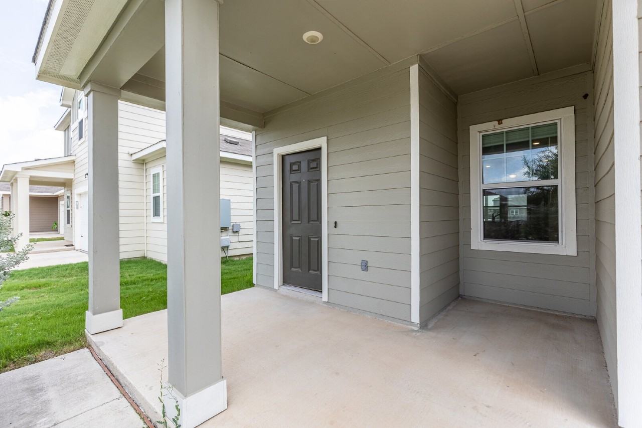 141 Rubrum Rd - Photo 4 of 32