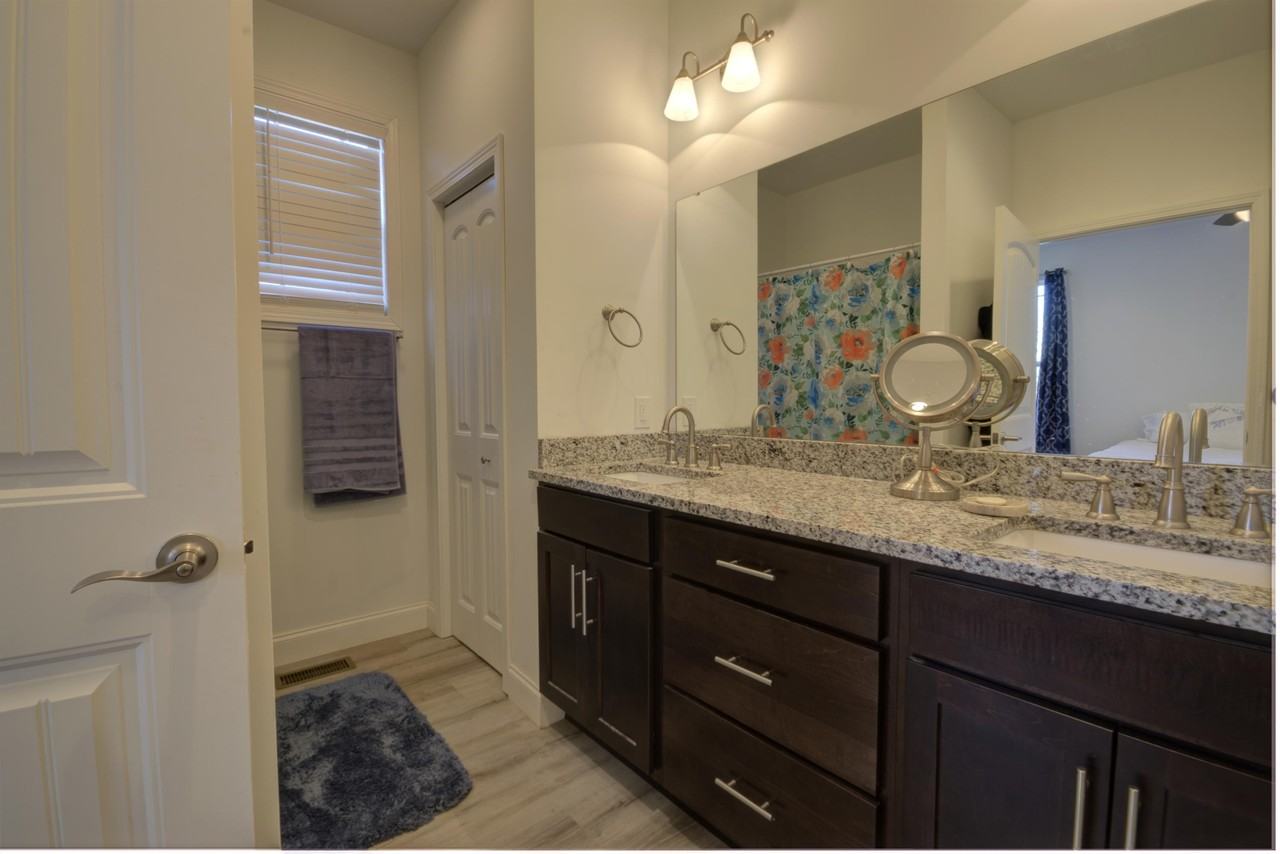 221 Dublin Ln - Photo 3 of 20