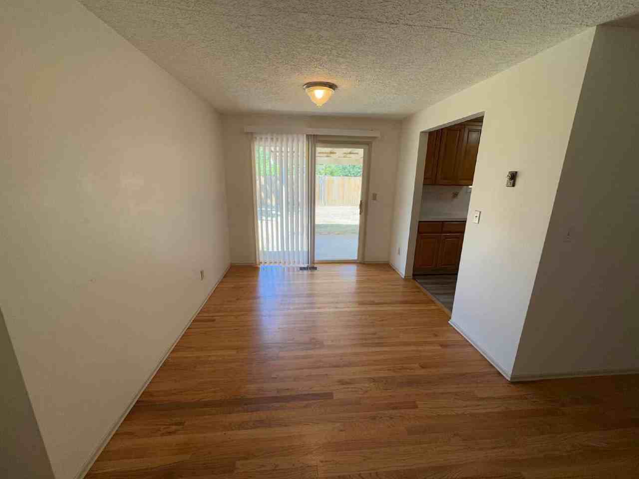 941 Se 175th Pl - Photo 3 of 10