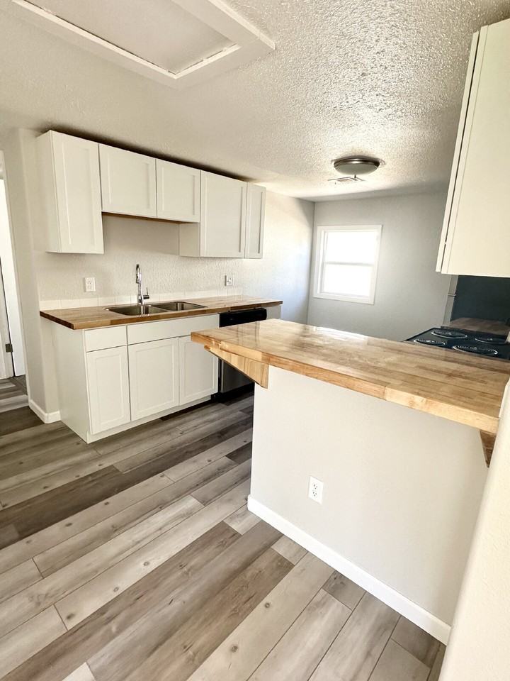 712 Maxwell Ave - Photo 4 of 11
