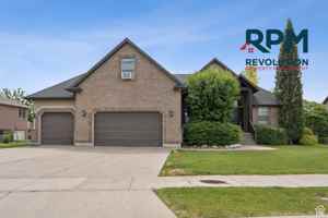 featured image of 473 W 175 N