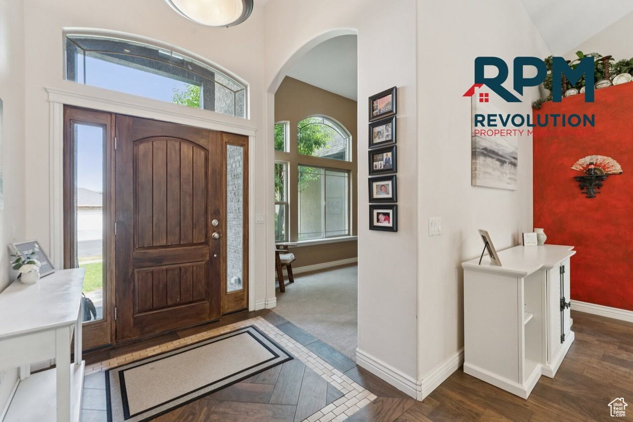 473 W 175 N - Photo 3 of 38