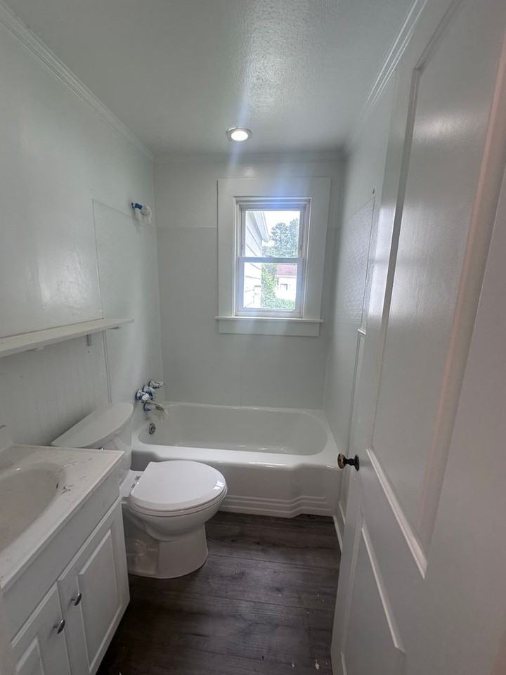 2730 Vimy Ridge Ave - Photo 3 of 11