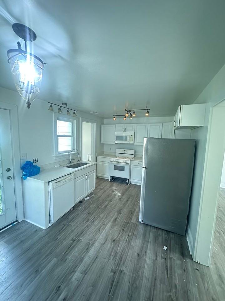 2730 Vimy Ridge Ave - Photo 6 of 11