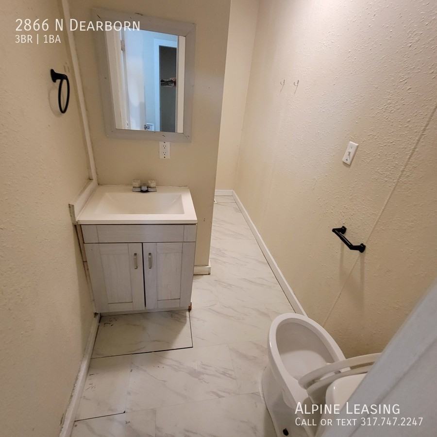 2866 N Dearborn St - Photo 2 of 6