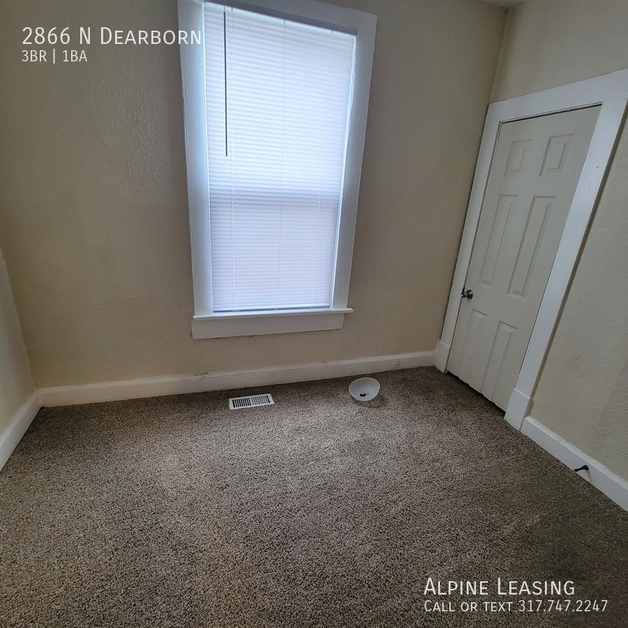 2866 N Dearborn St - Photo 5 of 6