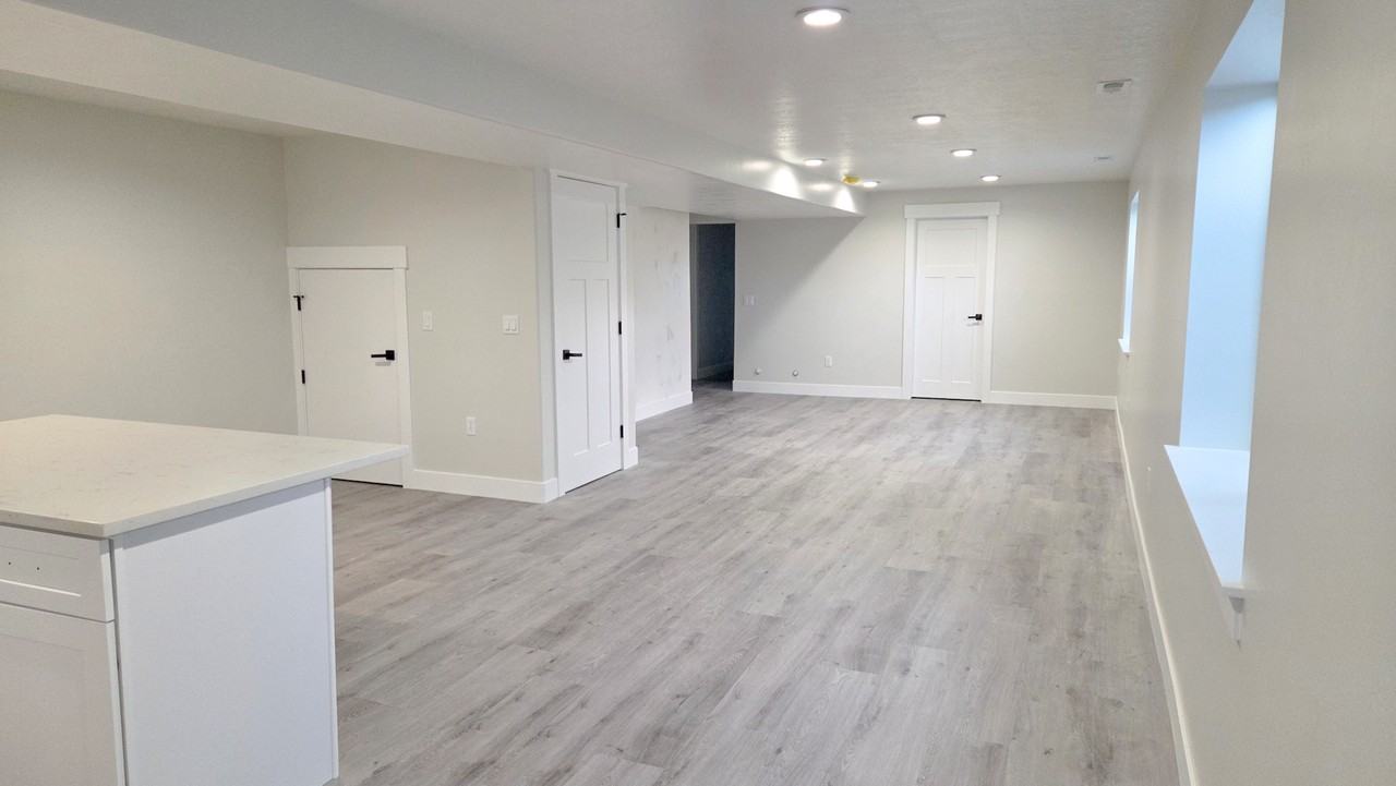 72 E 400 North St #2 - Photo 3 of 9