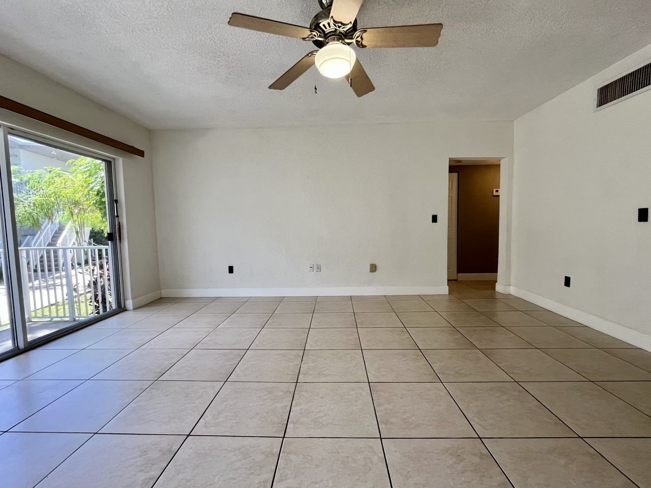 1150 99th St #6 - Photo 4 of 16