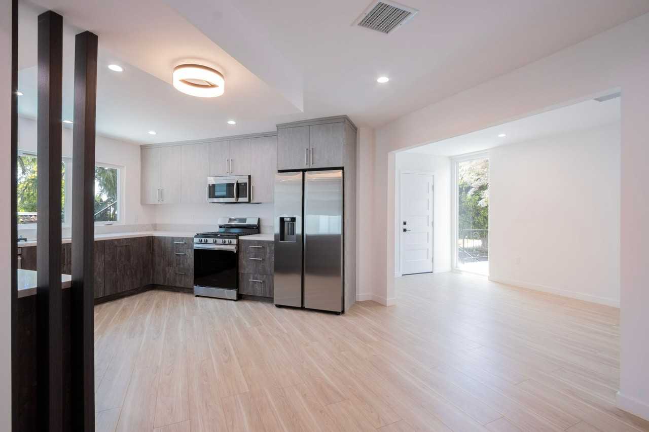 Modern Luxury Living in the Heart of Spaulding Square - Photo 3 of 50