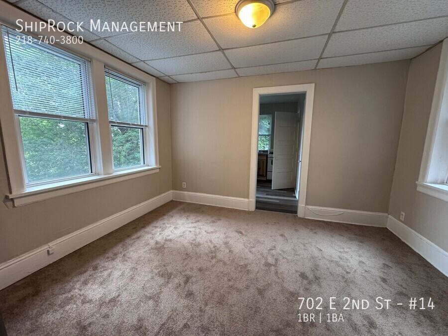 702 E 2nd St #14 - Photo 4 of 9