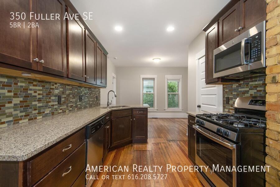 350 Fuller Ave Se - Photo 4 of 19