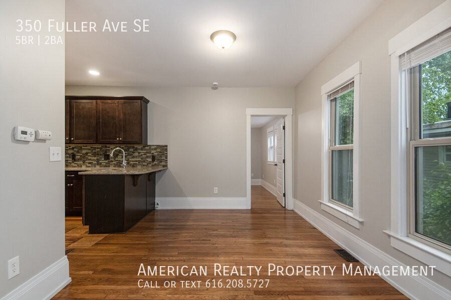 350 Fuller Ave Se - Photo 5 of 19
