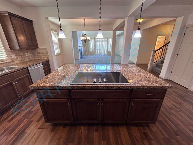 1455 Ne Cooper Ln - Photo 3 of 32