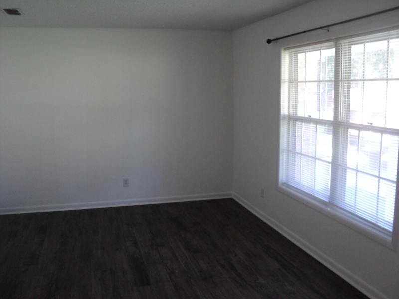 343 Bonnie Dr - Photo 2 of 12