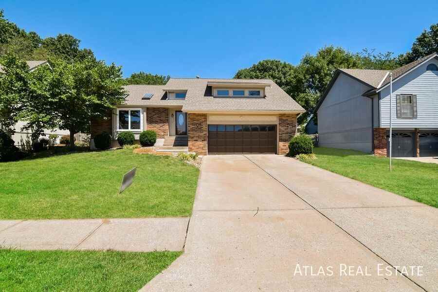 322 Ne Lincoln St - Photo 2 of 30
