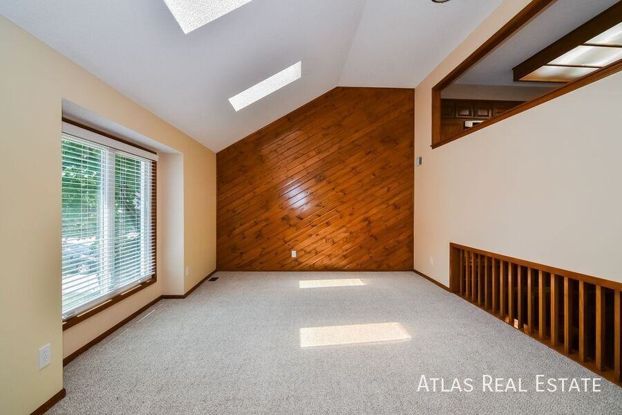 322 Ne Lincoln St - Photo 3 of 30