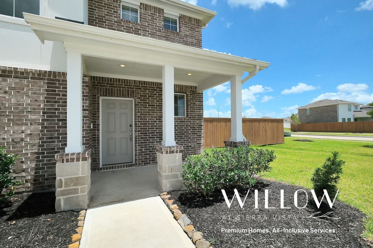 10611 Crescent Peak Ct - Photo 2 of 40