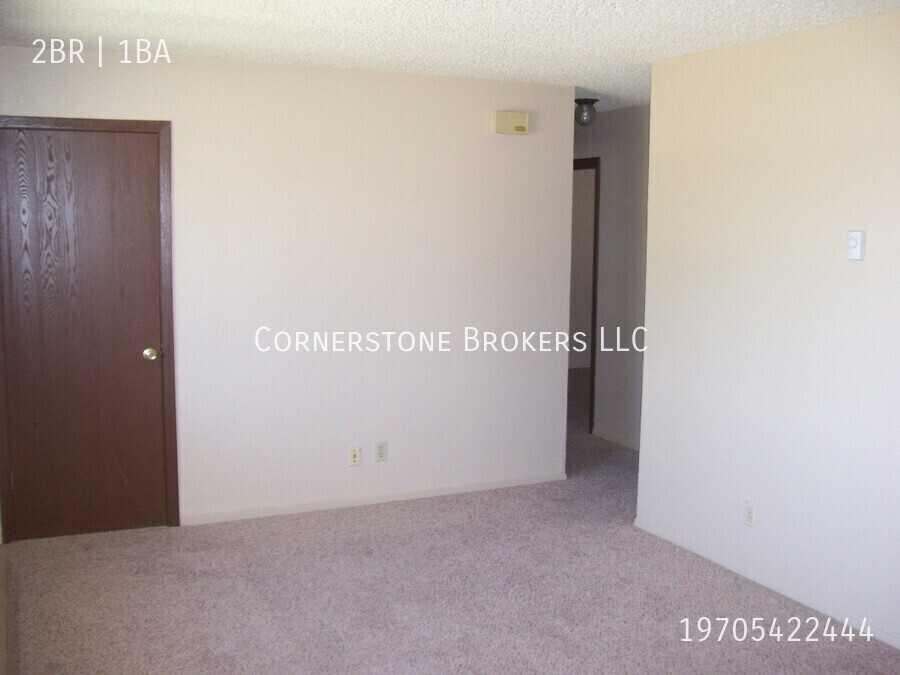 256 Applewood Ct - Photo 2 of 3