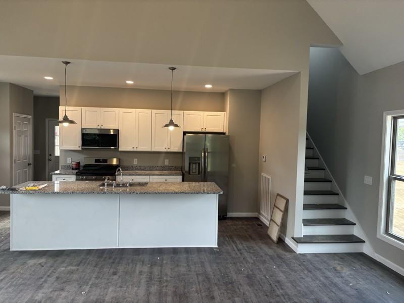 233 Cherokee Dr - Photo 3 of 10