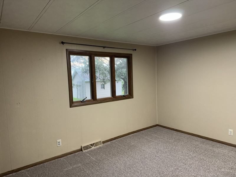 935 N Rerick Ave - Photo 3 of 14