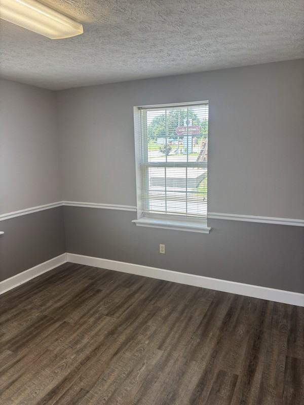 402 College St - Photo 2 of 10