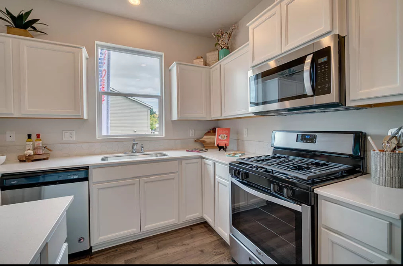 888 N 18th Ave - Photo 4 of 16