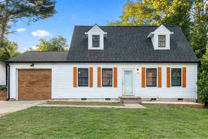 107 Briar Ln - Photo 2 of 20
