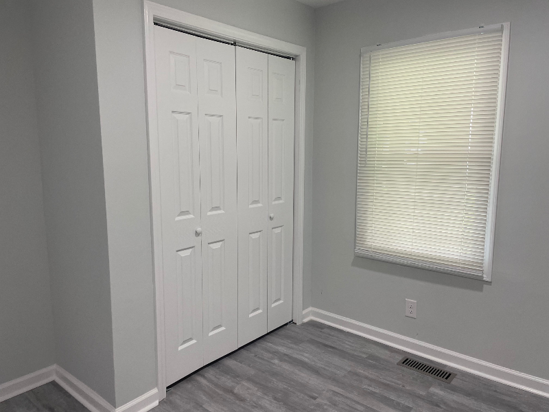 306 W 13th St - Photo 4 of 13