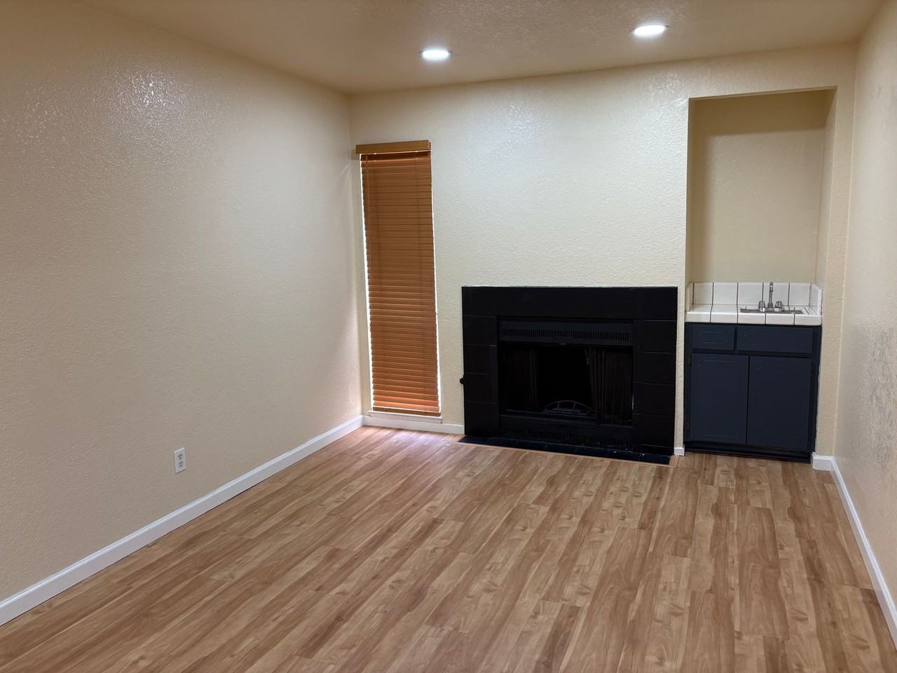 3611 Forest Glenn Dr - Photo 3 of 15