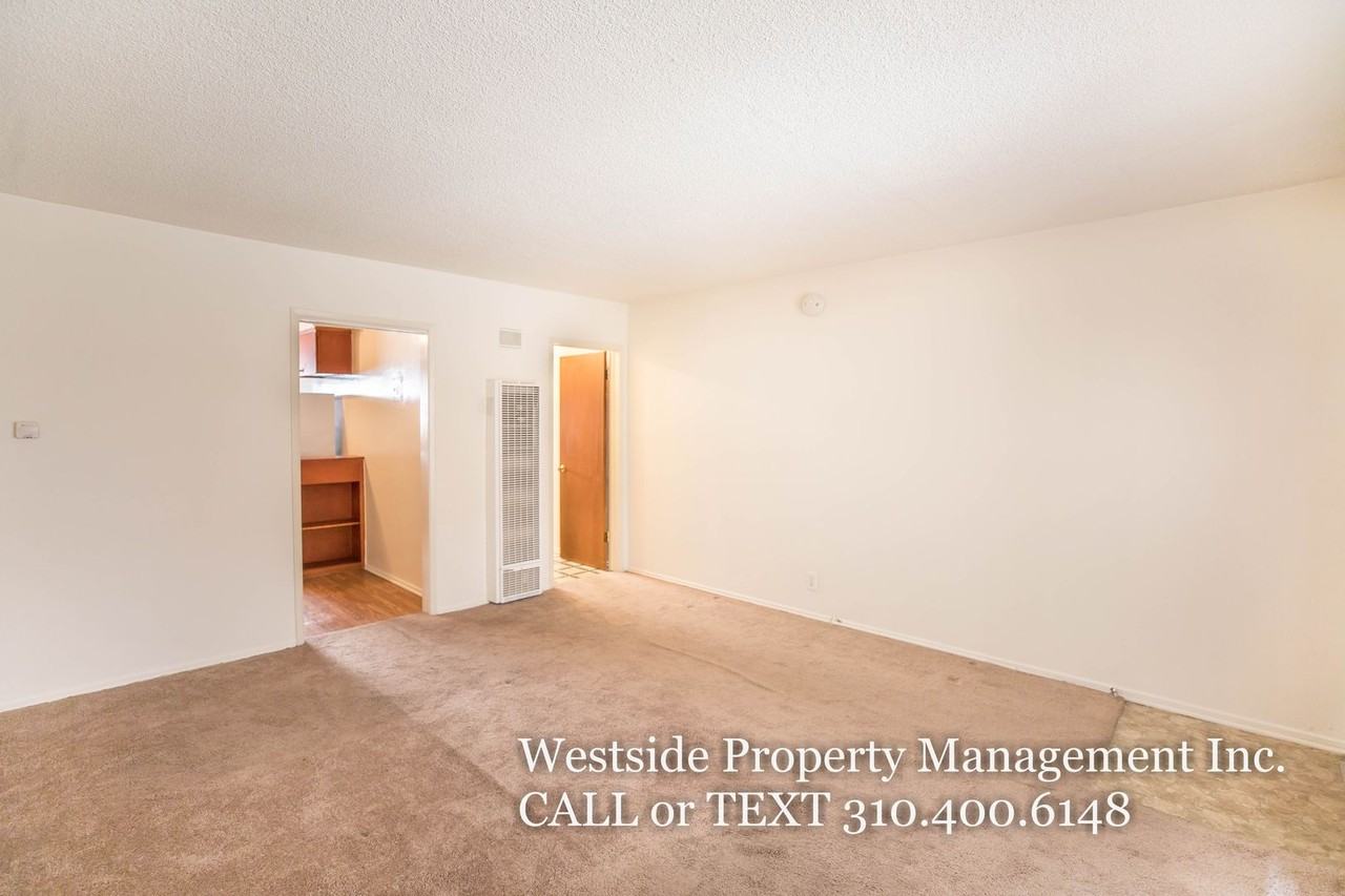 808 6th St #4 - Photo 2 of 13