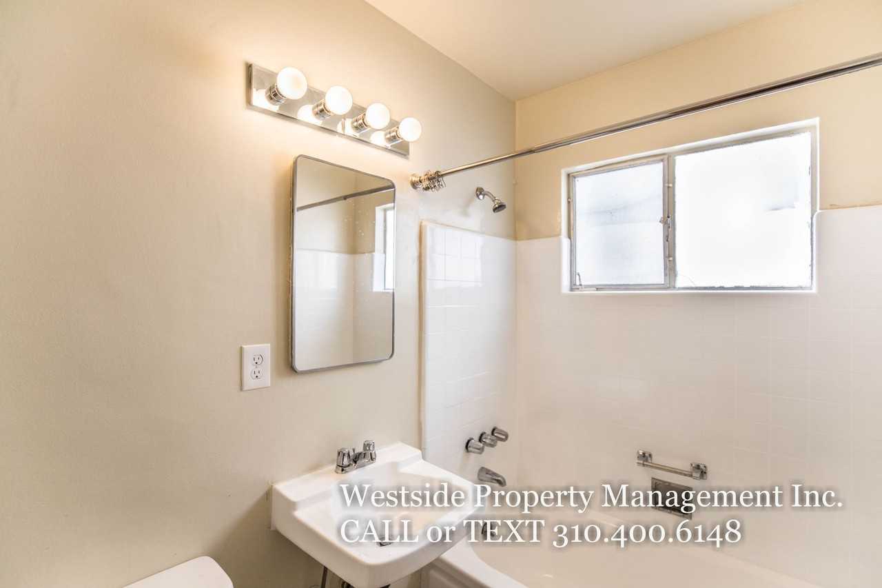 808 6th St #4 - Photo 7 of 13