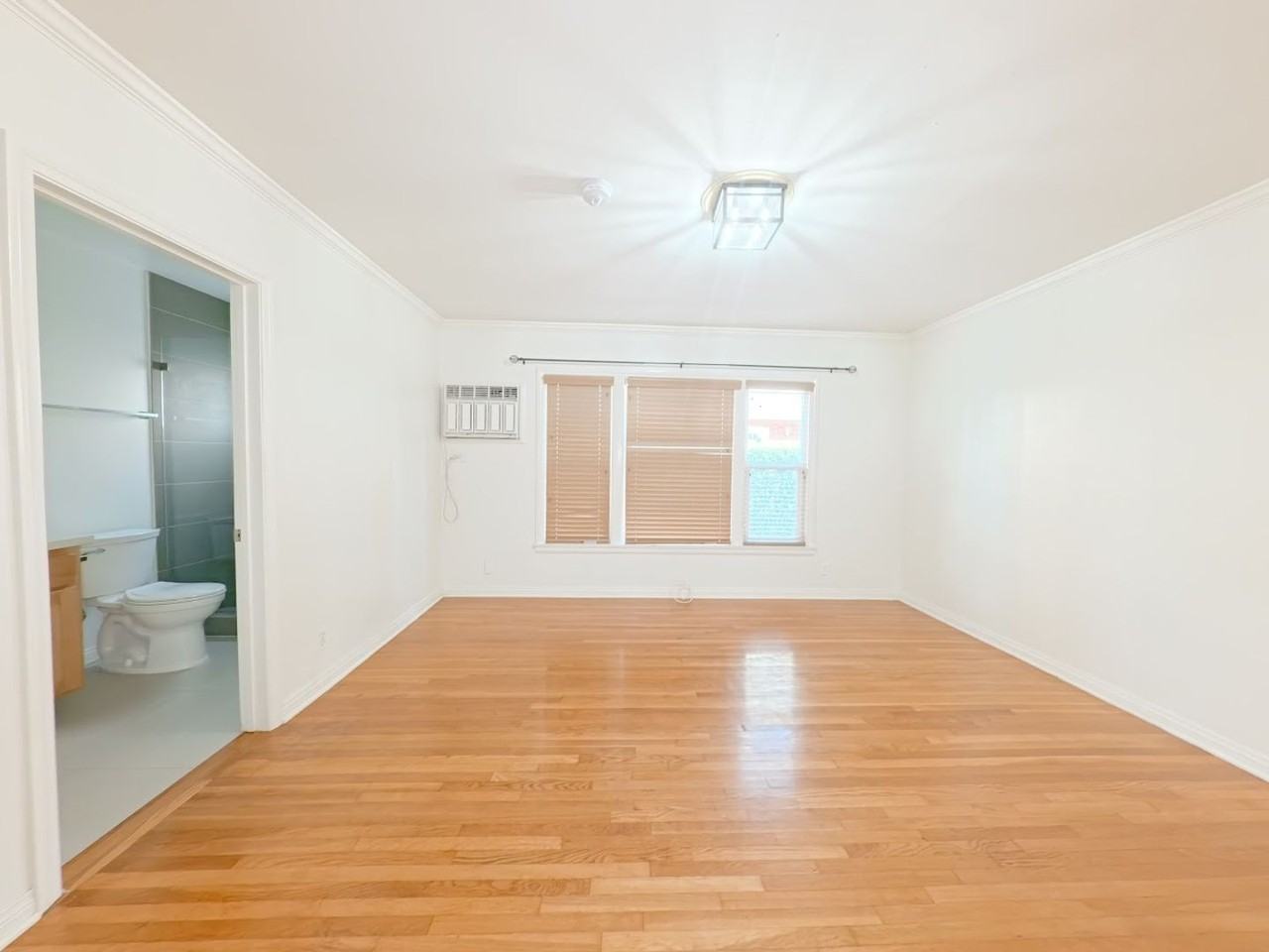 442 Kelton Ave #442 - Photo 4 of 32