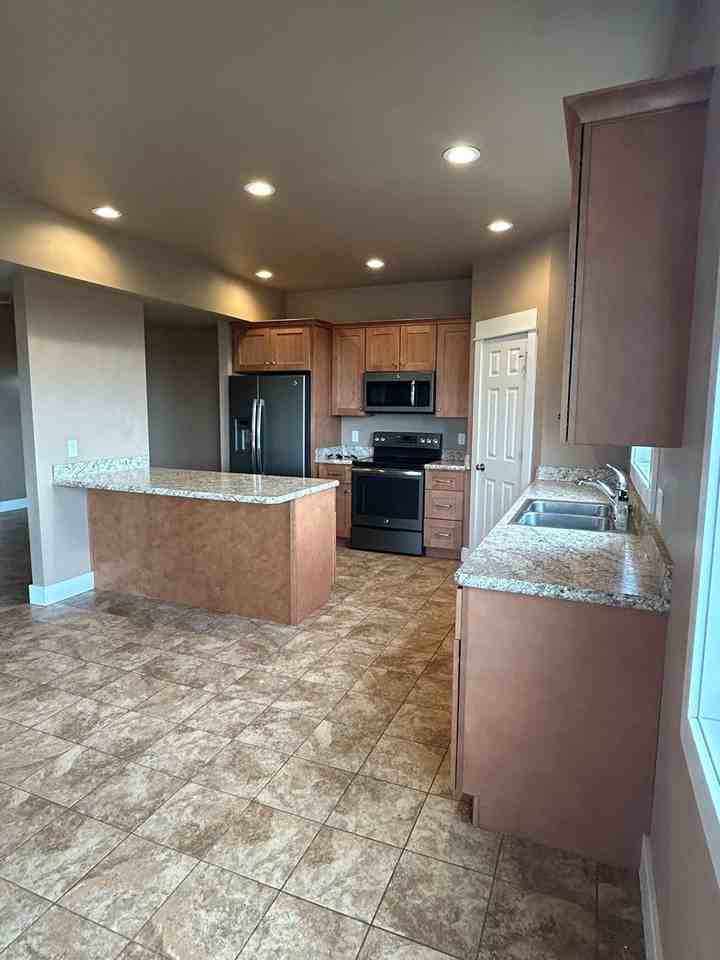 2148 Walter Rd - Photo 2 of 22